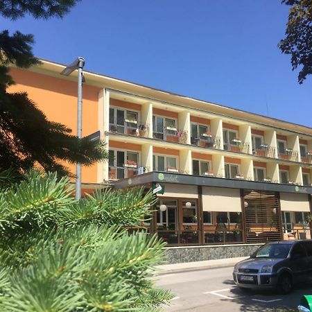 Hotel Rezident Турчьянске-Теплице Экстерьер фото