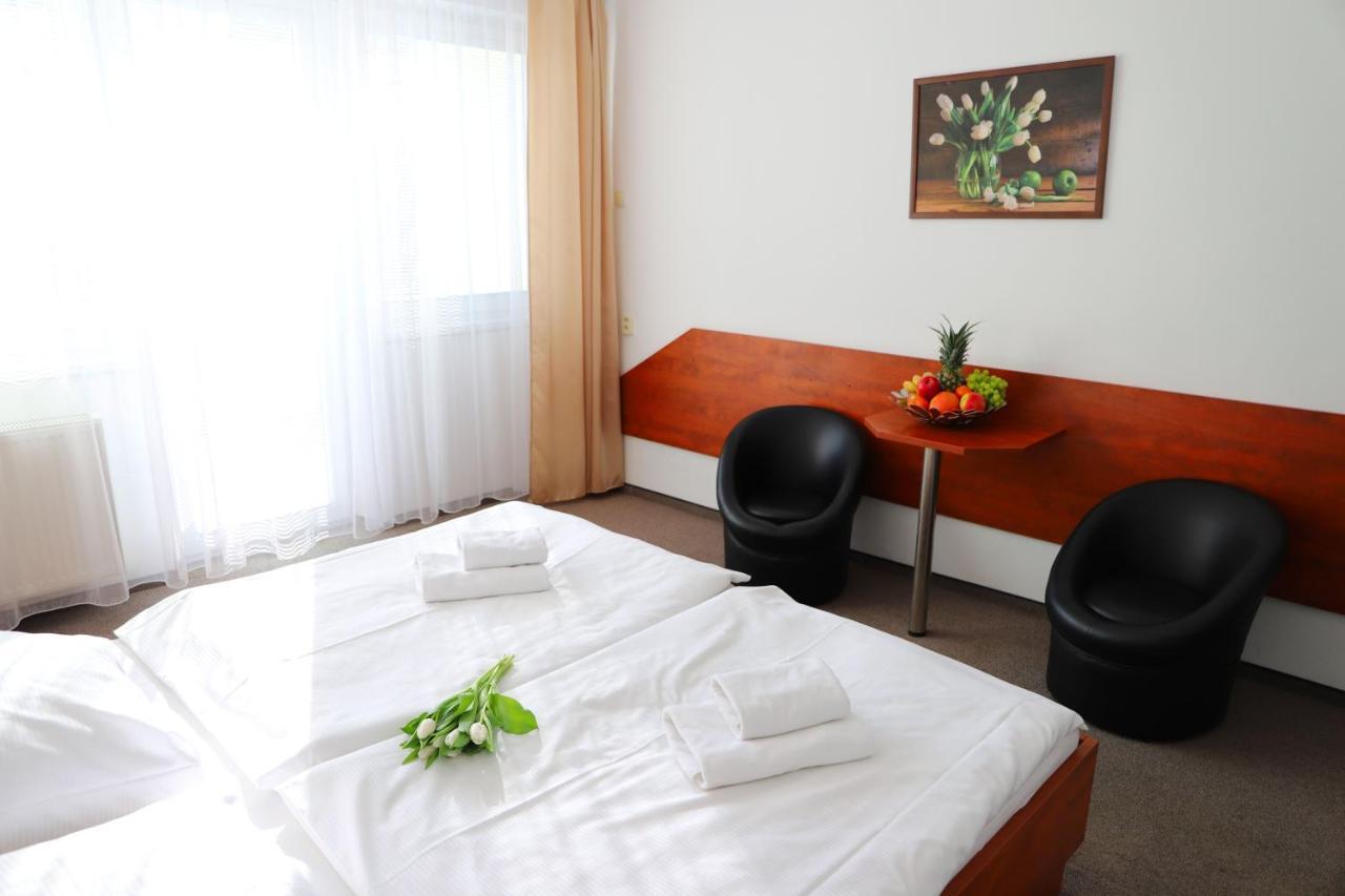 Hotel Rezident Турчьянске-Теплице Экстерьер фото