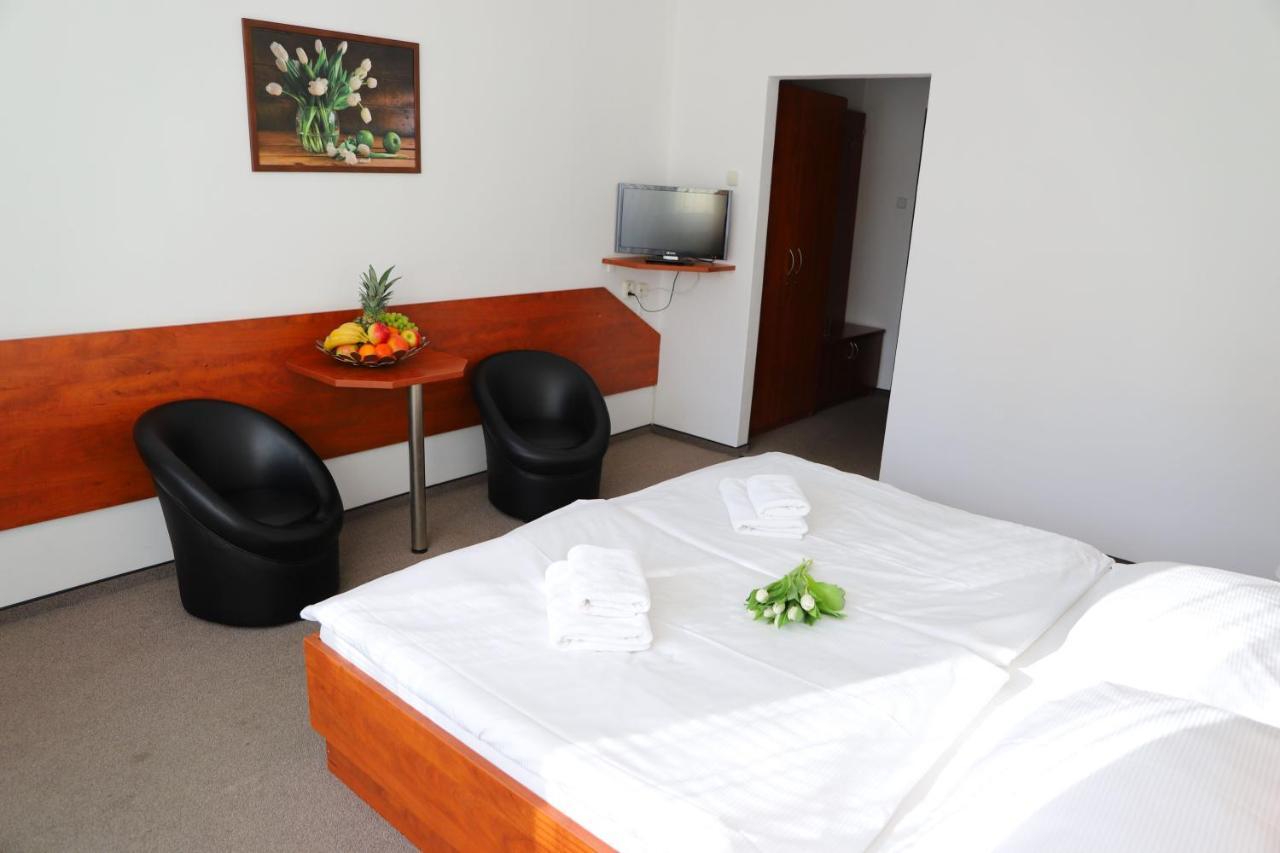 Hotel Rezident Турчьянске-Теплице Экстерьер фото
