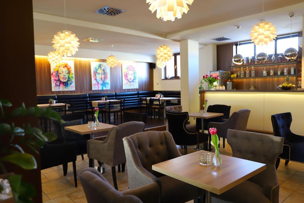 Hotel Rezident Турчьянске-Теплице Экстерьер фото