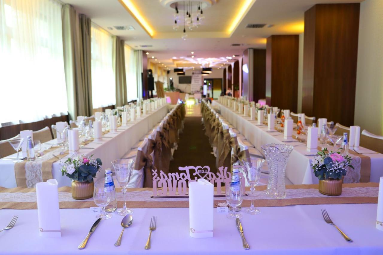Hotel Rezident Турчьянске-Теплице Экстерьер фото