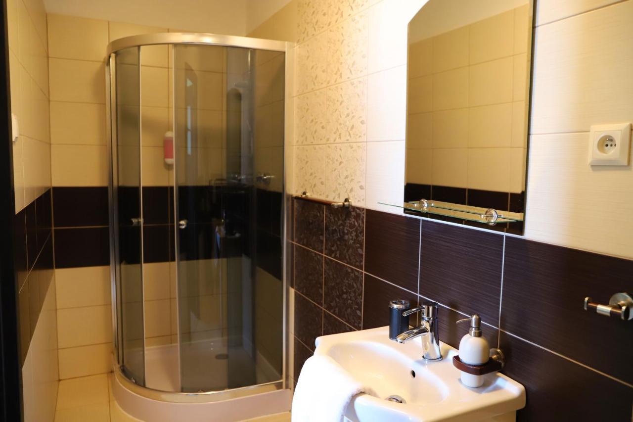 Hotel Rezident Турчьянске-Теплице Экстерьер фото