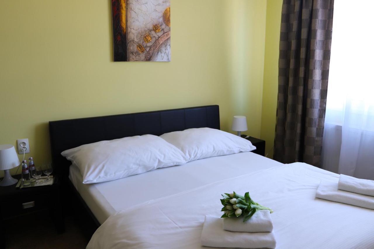 Hotel Rezident Турчьянске-Теплице Экстерьер фото