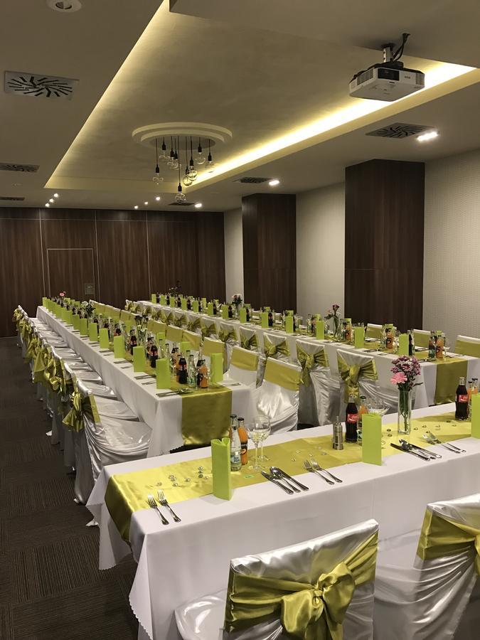 Hotel Rezident Турчьянске-Теплице Экстерьер фото
