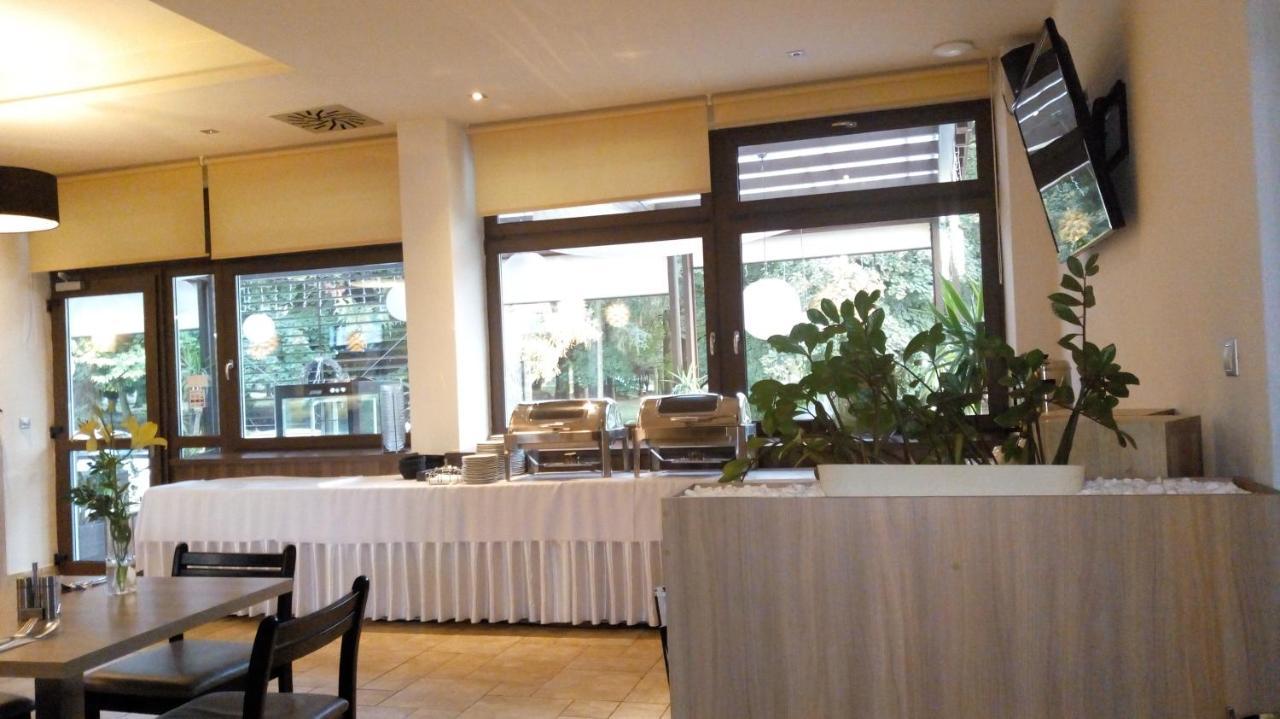 Hotel Rezident Турчьянске-Теплице Экстерьер фото