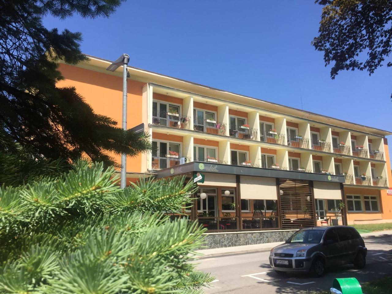 Hotel Rezident Турчьянске-Теплице Экстерьер фото